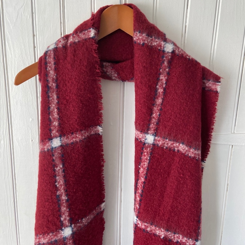 NWOT Renee’s NYC accessories large plaid scarf